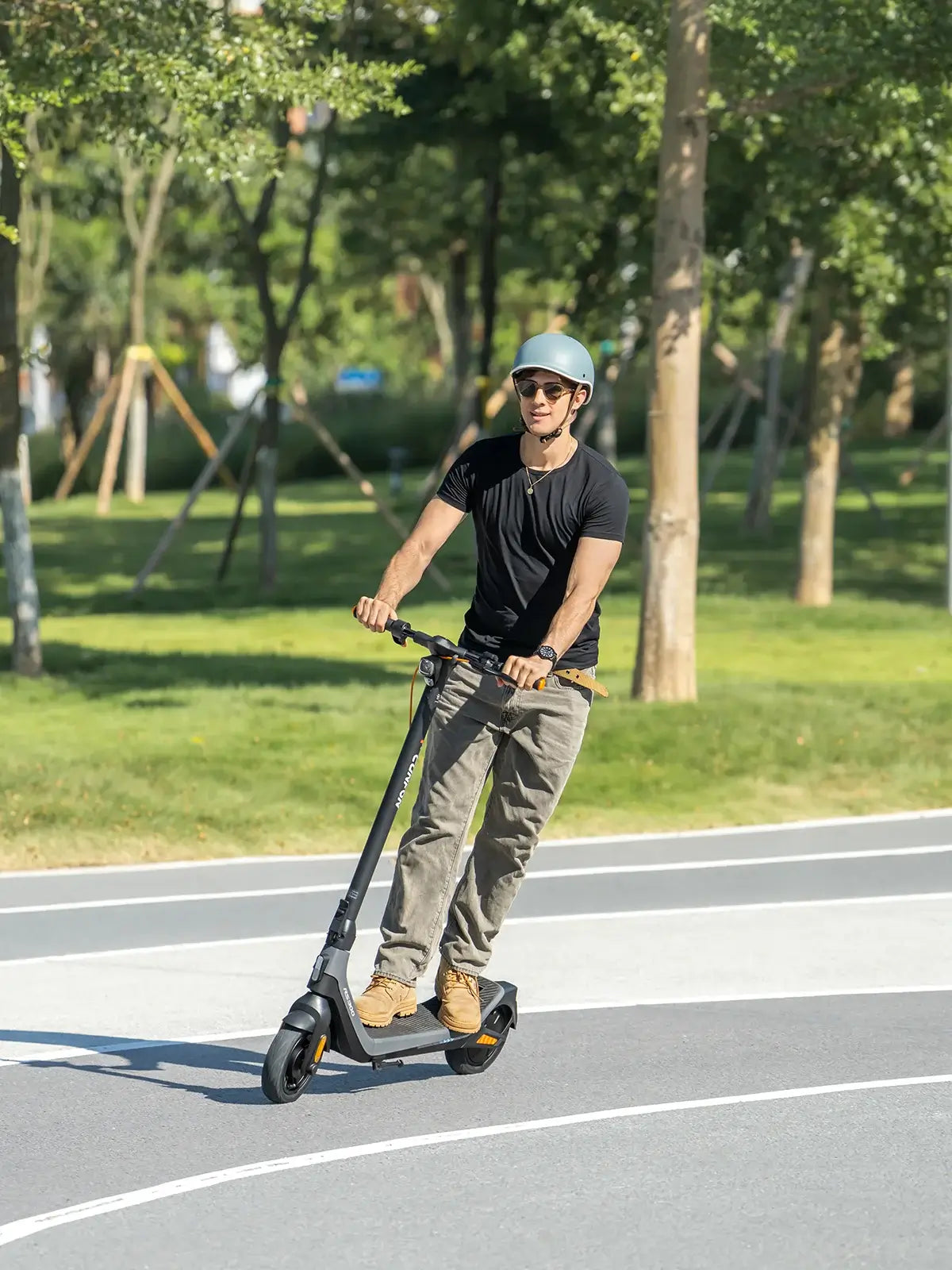 CUNFON Commuter Series electric scooter collection with model, including RS300 500W motor 30KM/H and RS500 1000W motor 40KM/H for daily urban travel.