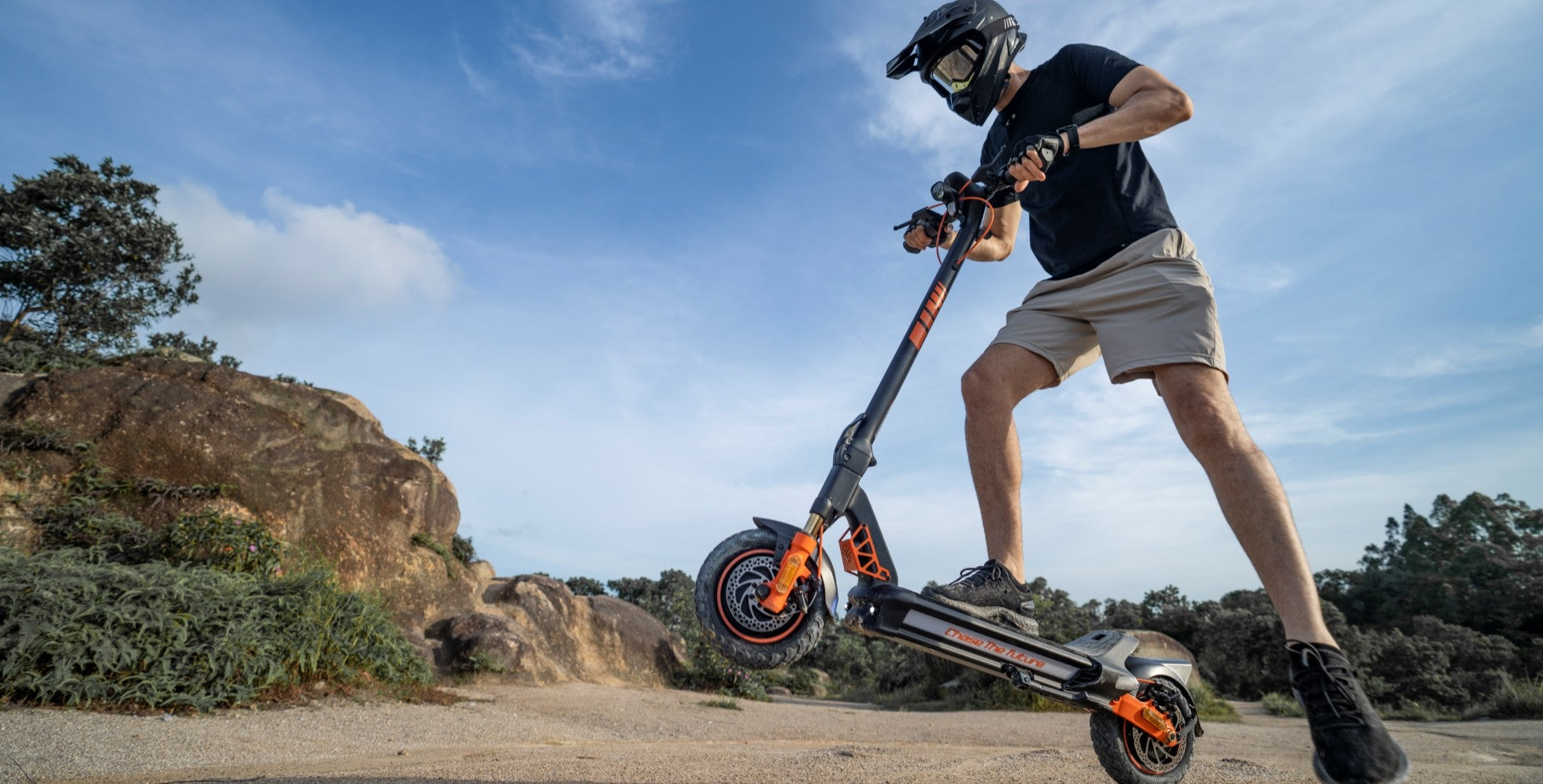 Riding an Electric Scooter in the City vs. Suburbs: What’s the Difference?